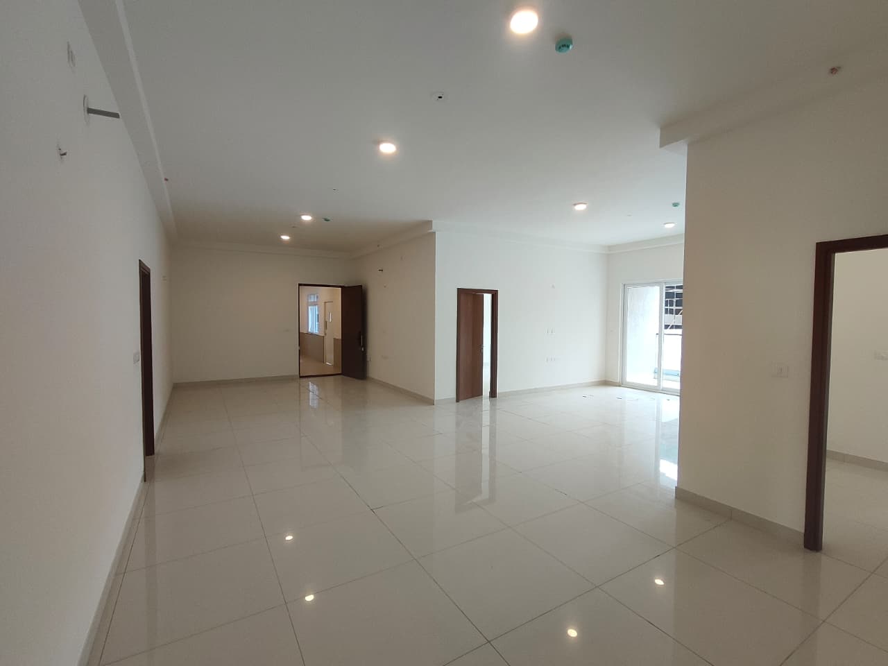 5th Floor 3BHK 2 car parking 2003 Sft  West Facing Prestige Claire3mont