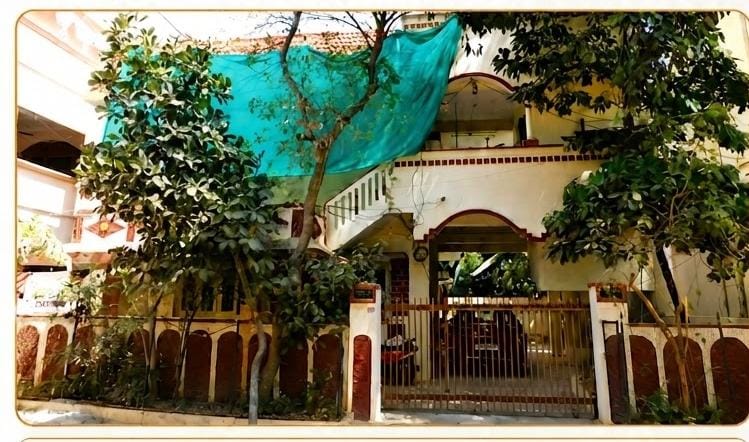 303 Sq Yds South Facing 5BHK 3Car Parking Independent House