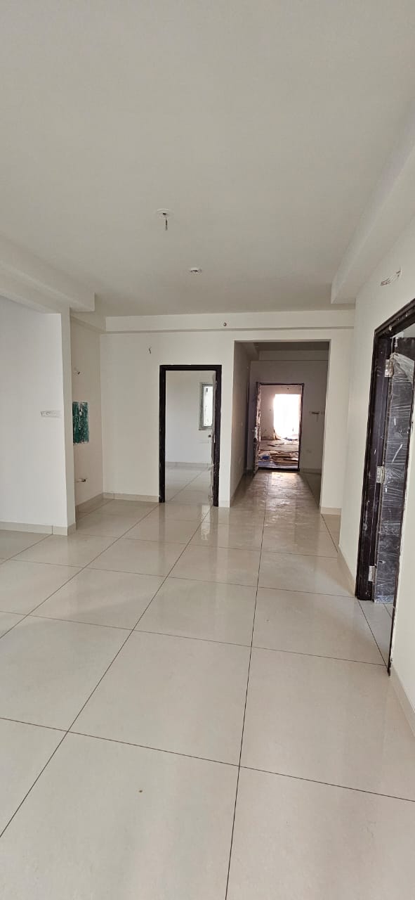 Ready To Move 2BHK West Facing 13 Floor Aparna Cyber Height